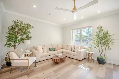 Living - 141 SE Watula Ave, Ocala, FL 34471 photo 1 of 2