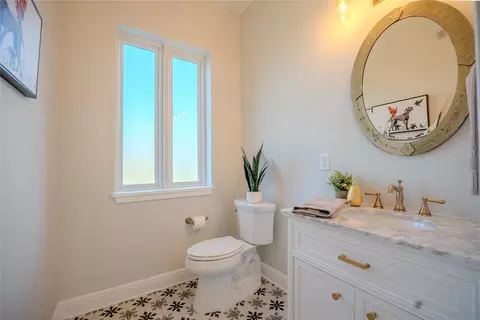 Bath - 141 SE Watula Ave, Ocala, FL 34471 photo 3 of 11