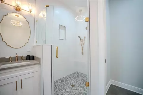 Bath - 141 SE Watula Ave, Ocala, FL 34471 photo 7 of 11