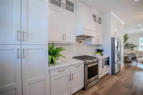 Kitchen - 141 SE Watula Ave, Ocala, FL 34471 photo 3 of 4