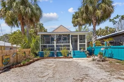 681 6th St, Cedar Key, FL 32625 photo 1