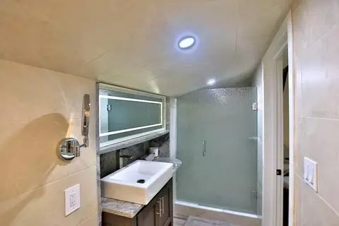 Bath - 10925 SW 16th Ave, Ocala, FL 34476 photo 9 of 9
