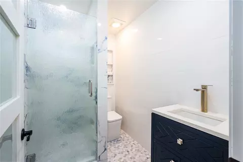 Bath - 10925 SW 16th Ave, Ocala, FL 34476 photo 8 of 9