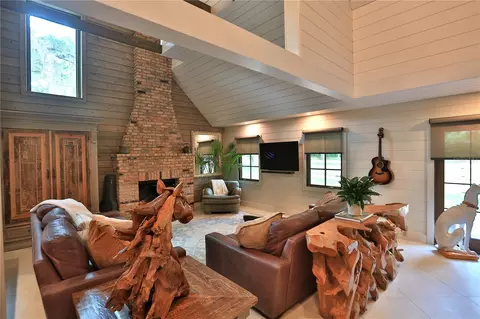Living - 10925 SW 16th Ave, Ocala, FL 34476 photo 4 of 5