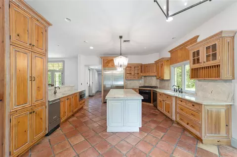 Kitchen - 1251 SW 43rd Pl, Ocala, FL 34471 photo 4 of 7
