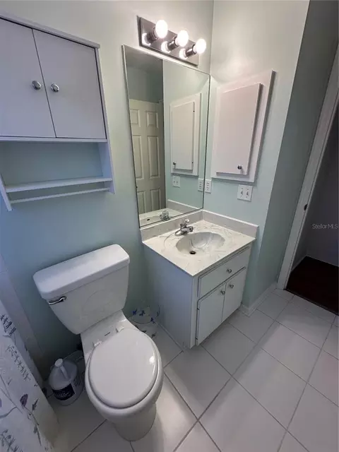 Bath - 2127 N E 40th Ave, Ocala, FL 34470 photo 3 of 6