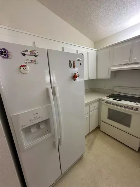 Kitchen - 2127 N E 40th Ave, Ocala, FL 34470 photo 4 of 4
