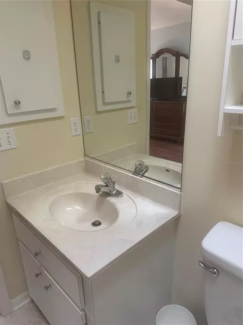 Bath - 2127 N E 40th Ave, Ocala, FL 34470 photo 2 of 6