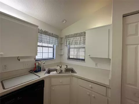 Kitchen - 2127 N E 40th Ave, Ocala, FL 34470 photo 3 of 4