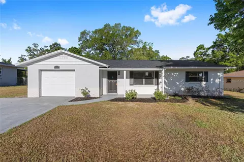 614 Third Ave, Lady Lake, FL 32159