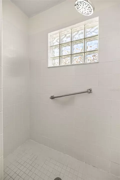 Bath - 9452 SW 93rd Loop, Ocala, FL 34481 photo 3 of 4