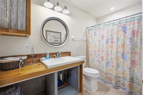 Bath - 1114 Hickory Rd, Ocala, FL 34472 photo 1 of 2
