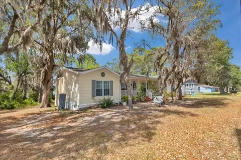17005 SE 71st St, Ocklawaha, FL 32179