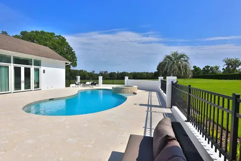Exterior - 601 SE 80th St, Ocala, FL 34480 photo 5 of 9