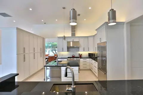 Kitchen - 601 SE 80th St, Ocala, FL 34480 photo 4 of 6