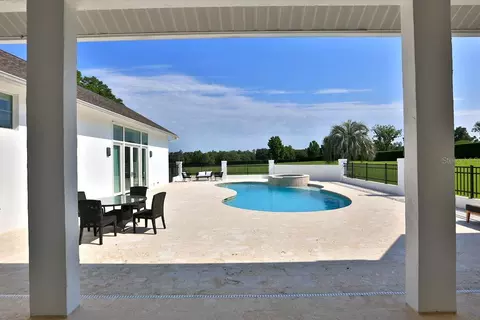 Exterior - 601 SE 80th St, Ocala, FL 34480 photo 4 of 9