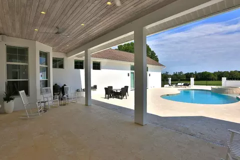 Exterior - 601 SE 80th St, Ocala, FL 34480 photo 3 of 9