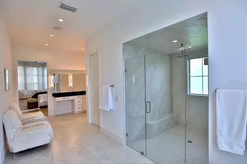 Bath - 601 SE 80th St, Ocala, FL 34480 photo 3 of 4