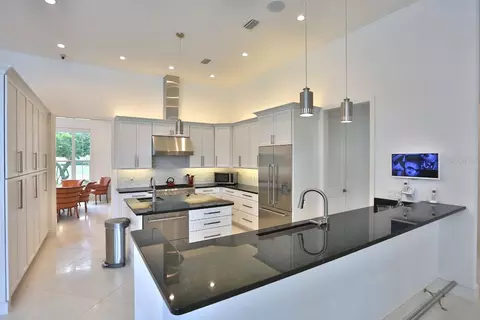 Kitchen - 601 SE 80th St, Ocala, FL 34480 photo 3 of 6