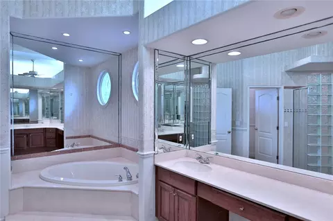 Bath - 500 SE 69th Pl, Ocala, FL 34480 photo 3 of 3