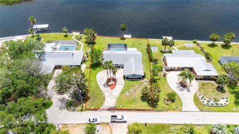 11900 W Bayshore Dr, Crystal River, FL 34429