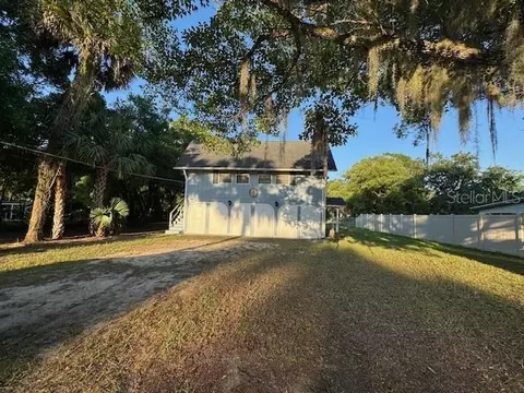 206 Plum Ave, Interlachen, FL 32148