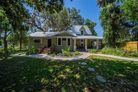 20549 9th St, Mcintosh, FL 32664