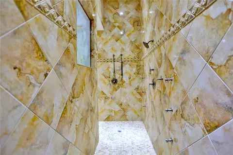 Bath - 4026 NW 85th Ter, Ocala, FL 34482 photo 3 of 7
