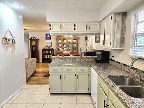 Kitchen - 37 Oak Loop, Ocala, FL 34472 photo 2 of 3
