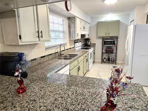 Kitchen - 37 Oak Loop, Ocala, FL 34472 photo 1 of 3