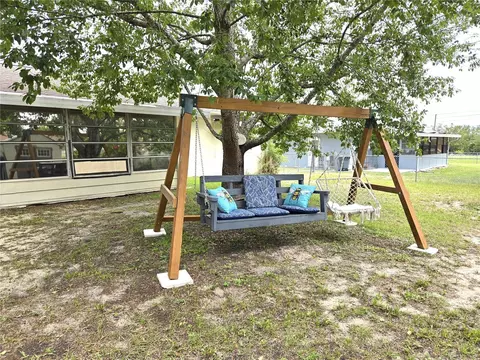 Exterior - 37 Oak Loop, Ocala, FL 34472 photo 3 of 4