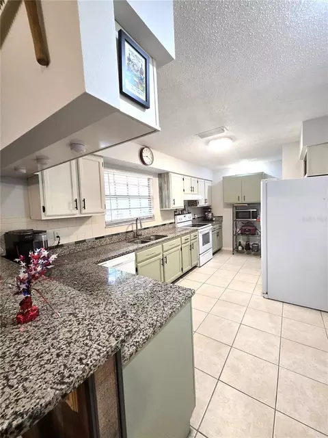 Kitchen - 37 Oak Loop, Ocala, FL 34472 photo 3 of 3
