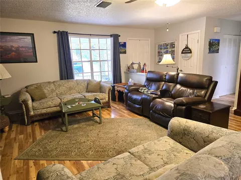 Living - 37 Oak Loop, Ocala, FL 34472 photo 2 of 4
