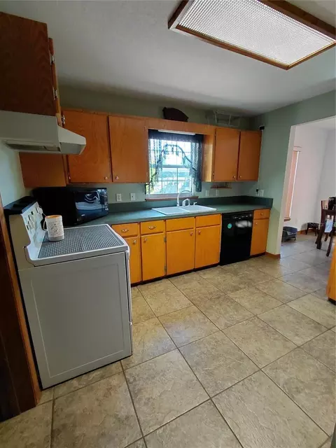 Kitchen - 33 Pine Trace Crse, Ocala, FL 34472 photo 7 of 8