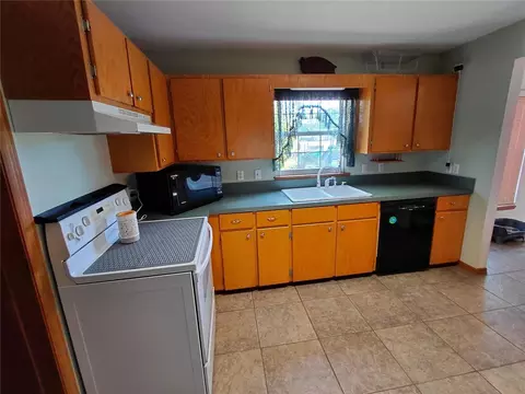 Kitchen - 33 Pine Trace Crse, Ocala, FL 34472 photo 4 of 8