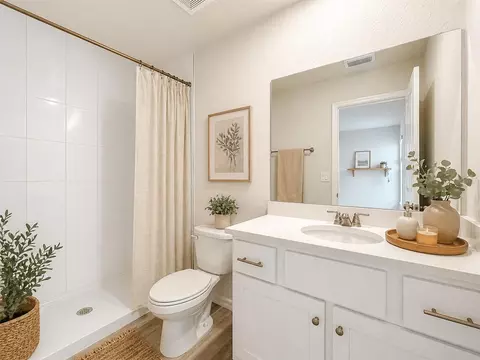 Bath - 111 E Harvard St, Inverness, FL 34452 photo 1 of 5