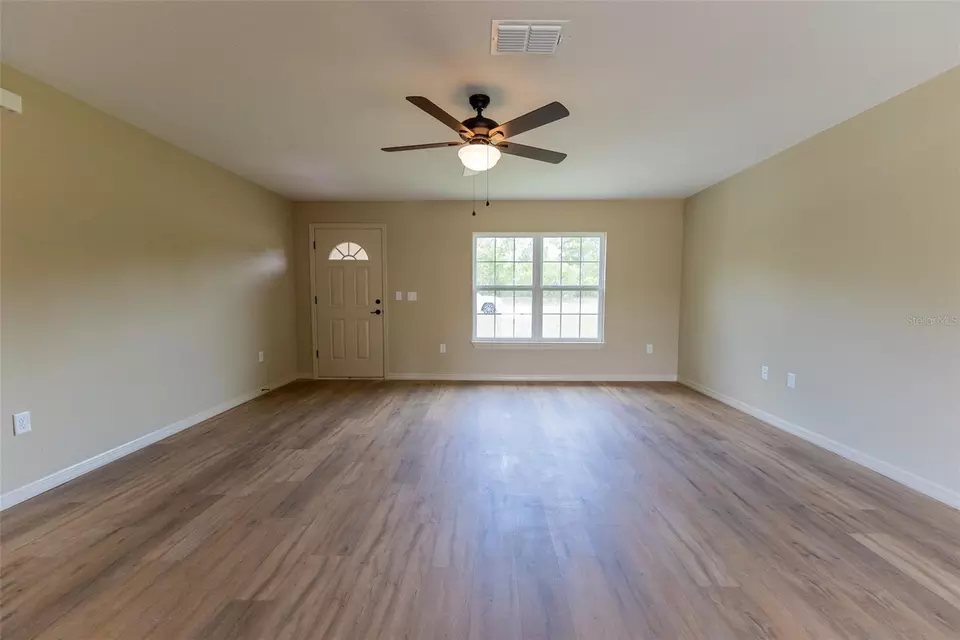 Living - 148 Dogwood Drive Cir, Ocala, FL 34472 photo 4 of 8