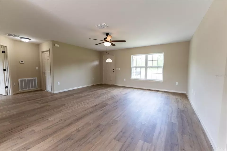 Living - 148 Dogwood Drive Cir, Ocala, FL 34472 photo 5 of 8