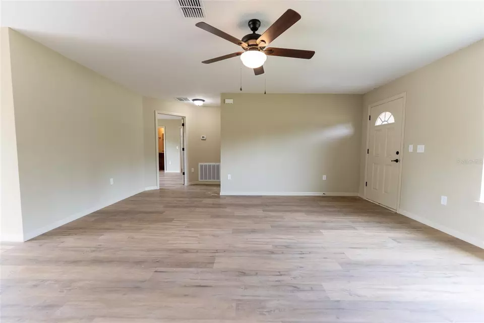 Living - 148 Dogwood Drive Cir, Ocala, FL 34472 photo 6 of 8