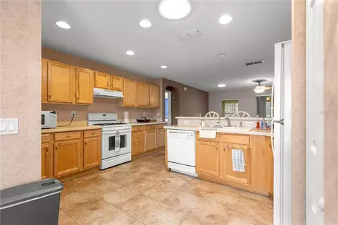 Kitchen - 8018 SW 83rd Pl, Ocala, FL 34476 photo 2 of 3