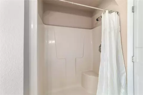 Bath - 5315 SE 26th Ave, Ocala, FL 34480 photo 2 of 3