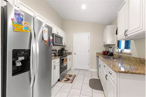 Kitchen - 9723 Bahia Rd, Ocala, FL 34472 photo 2 of 3