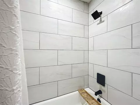 Bath - 1276 W Pearson St, Hernando, FL 34442 photo 6 of 6