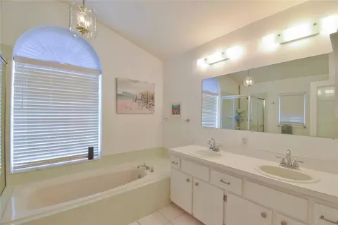 Bath - 5366 NW 21st Loop, Ocala, FL 34482 photo 1 of 3