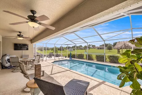 Exterior - 700 E Boston St, Hernando, FL 34442 photo 4 of 13