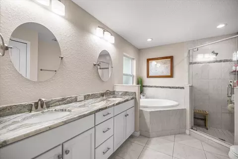 Bath - 700 E Boston St, Hernando, FL 34442 photo 1 of 3
