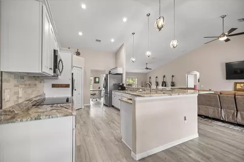 Kitchen - 700 E Boston St, Hernando, FL 34442 photo 4 of 4
