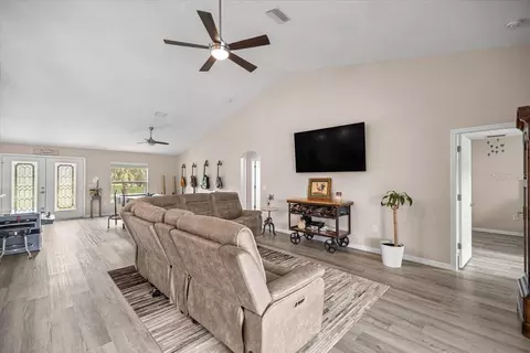 Entry Way - 700 E Boston St, Hernando, FL 34442 photo 2 of 2