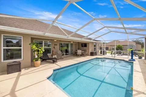 Exterior - 700 E Boston St, Hernando, FL 34442 photo 5 of 13