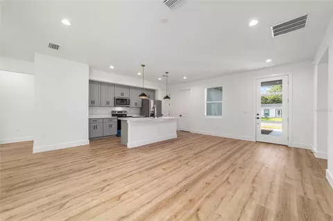 Living - 7 Oak Trl, Ocala, FL 34472 photo 2 of 12